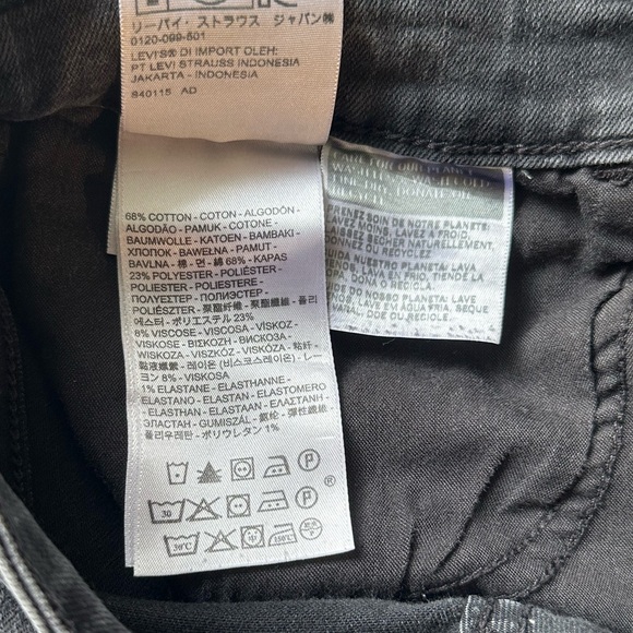 Levi's Premium Denim Black Skinny Jeans with Black Tab - Picture 9 of 10